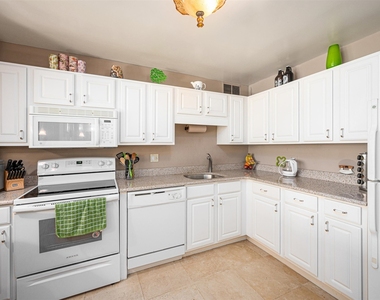 211 E Ohio Street - Photo Thumbnail 8