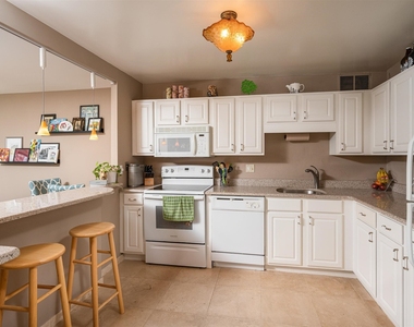 211 E Ohio Street - Photo Thumbnail 7
