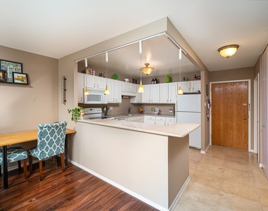 211 E Ohio Street - Photo Thumbnail 5