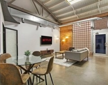 940 Pitner Avenue - Photo Thumbnail 3