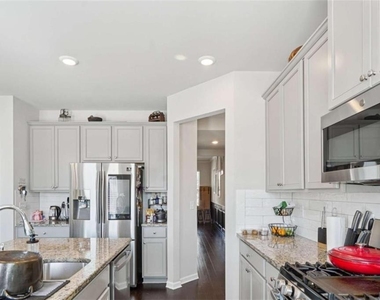 3605 Broadwick Lane - Photo Thumbnail 9