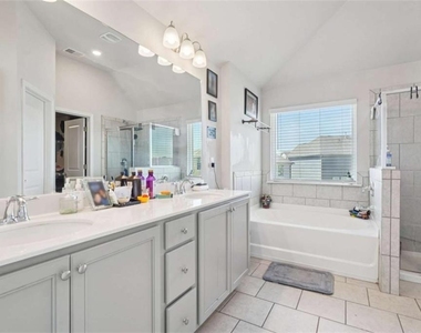 3605 Broadwick Lane - Photo Thumbnail 18