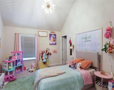 3605 Broadwick Lane - Photo Thumbnail 16