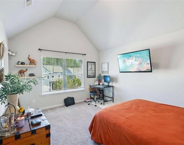 3605 Broadwick Lane - Photo Thumbnail 13
