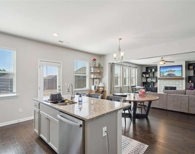 3605 Broadwick Lane - Photo Thumbnail 6