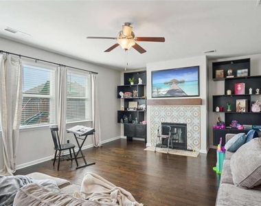 3605 Broadwick Lane - Photo Thumbnail 5