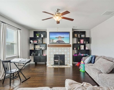 3605 Broadwick Lane - Photo Thumbnail 3