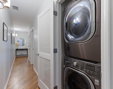 7028 N Ridge Boulevard - Photo Thumbnail 18