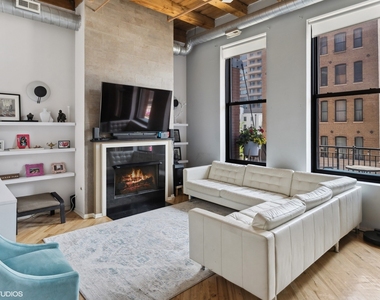616 W Fulton Street - Photo Thumbnail 1