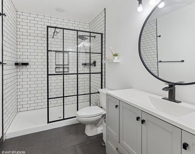 616 W Fulton Street - Photo Thumbnail 7