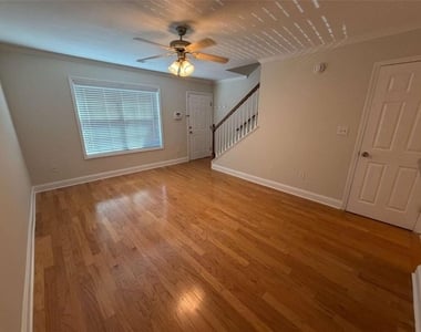 105 Whitehead Road - Photo Thumbnail 3