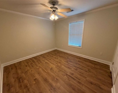 105 Whitehead Road - Photo Thumbnail 11