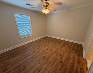 105 Whitehead Road - Photo Thumbnail 8