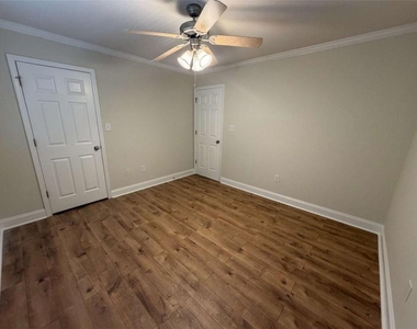 105 Whitehead Road - Photo Thumbnail 12