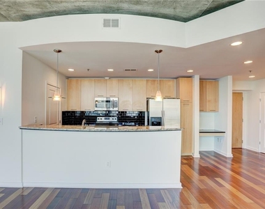 3324 Peachtree Road Ne - Photo Thumbnail 8