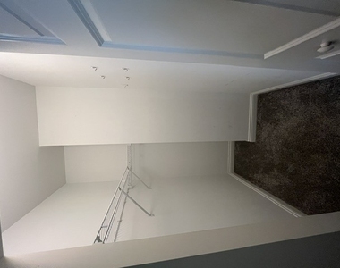 8 W Monroe Street - Photo Thumbnail 4