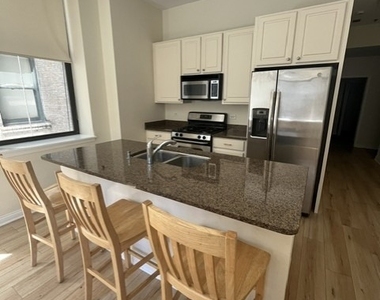 8 W Monroe Street - Photo Thumbnail 7