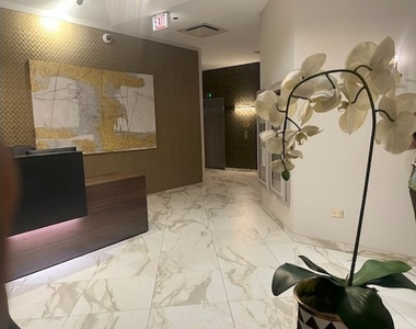 8 W Monroe Street - Photo Thumbnail 17