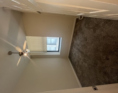 8 W Monroe Street - Photo Thumbnail 5