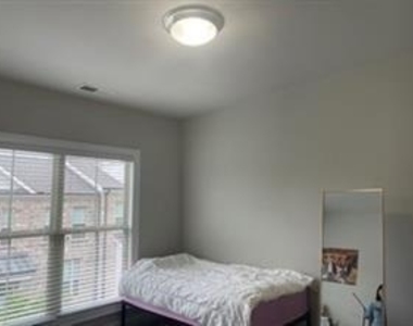 205 Bedford Alley - Photo Thumbnail 5