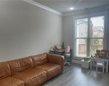 205 Bedford Alley - Photo Thumbnail 4