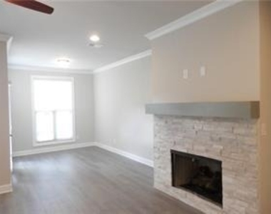 205 Bedford Alley - Photo Thumbnail 3