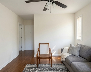 533 W Wrightwood Avenue - Photo Thumbnail 5