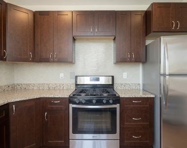 533 W Wrightwood Avenue - Photo Thumbnail 1