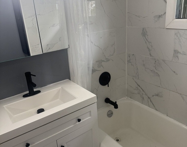 208 1/2 Blackstone Street - Photo Thumbnail 7