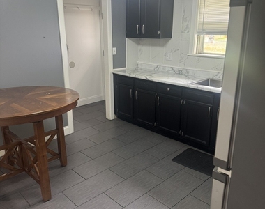 208 1/2 Blackstone Street - Photo Thumbnail 2
