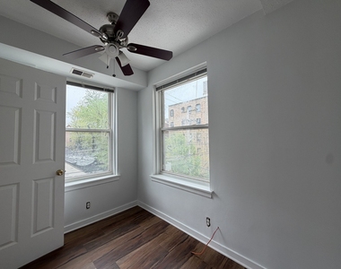 3727 N Pine Grove Avenue - Photo Thumbnail 5