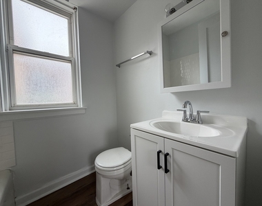 3727 N Pine Grove Avenue - Photo Thumbnail 8