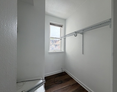 3727 N Pine Grove Avenue - Photo Thumbnail 7