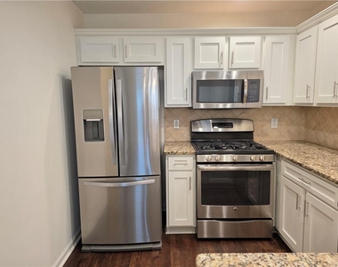 172 Stoneforest Drive - Photo Thumbnail 6