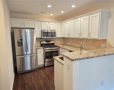 172 Stoneforest Drive - Photo Thumbnail 5