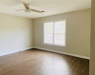 493 Stone Mountain Street - Photo Thumbnail 9