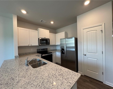 1005 N 2nd Avenue - Photo Thumbnail 7
