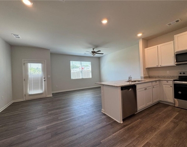 1005 N 2nd Avenue - Photo Thumbnail 4