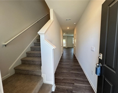 1005 N 2nd Avenue - Photo Thumbnail 2