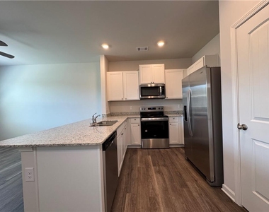 1005 N 2nd Avenue - Photo Thumbnail 5
