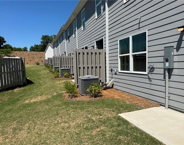 1005 N 2nd Avenue - Photo Thumbnail 14