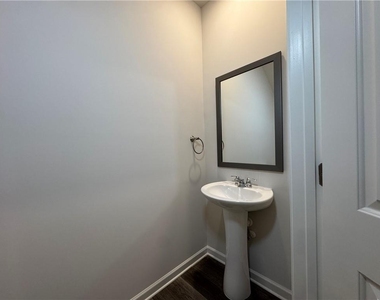 1005 N 2nd Avenue - Photo Thumbnail 3