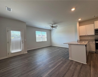 1005 N 2nd Avenue - Photo Thumbnail 6