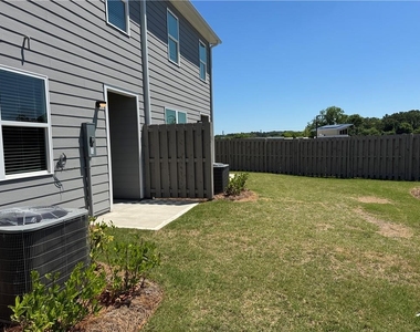 1005 N 2nd Avenue - Photo Thumbnail 15