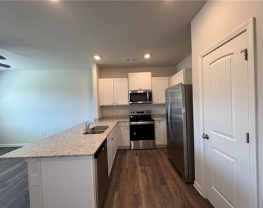 1005 N 2nd Avenue - Photo Thumbnail 8