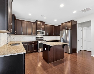 2168 Lakeview Bend Way - Photo Thumbnail 8