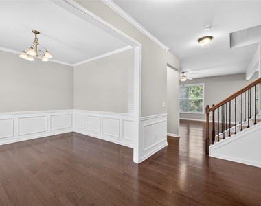 2168 Lakeview Bend Way - Photo Thumbnail 3
