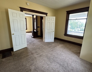 919 Leclaire Street - Photo Thumbnail 7