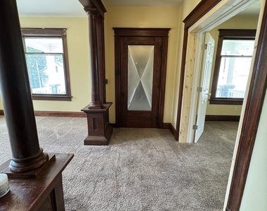 919 Leclaire Street - Photo Thumbnail 5