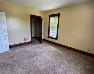 919 Leclaire Street - Photo Thumbnail 6